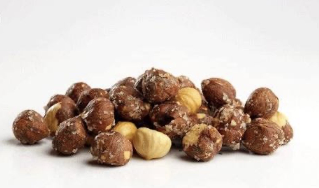 فندق نمکی بو داده با پوست